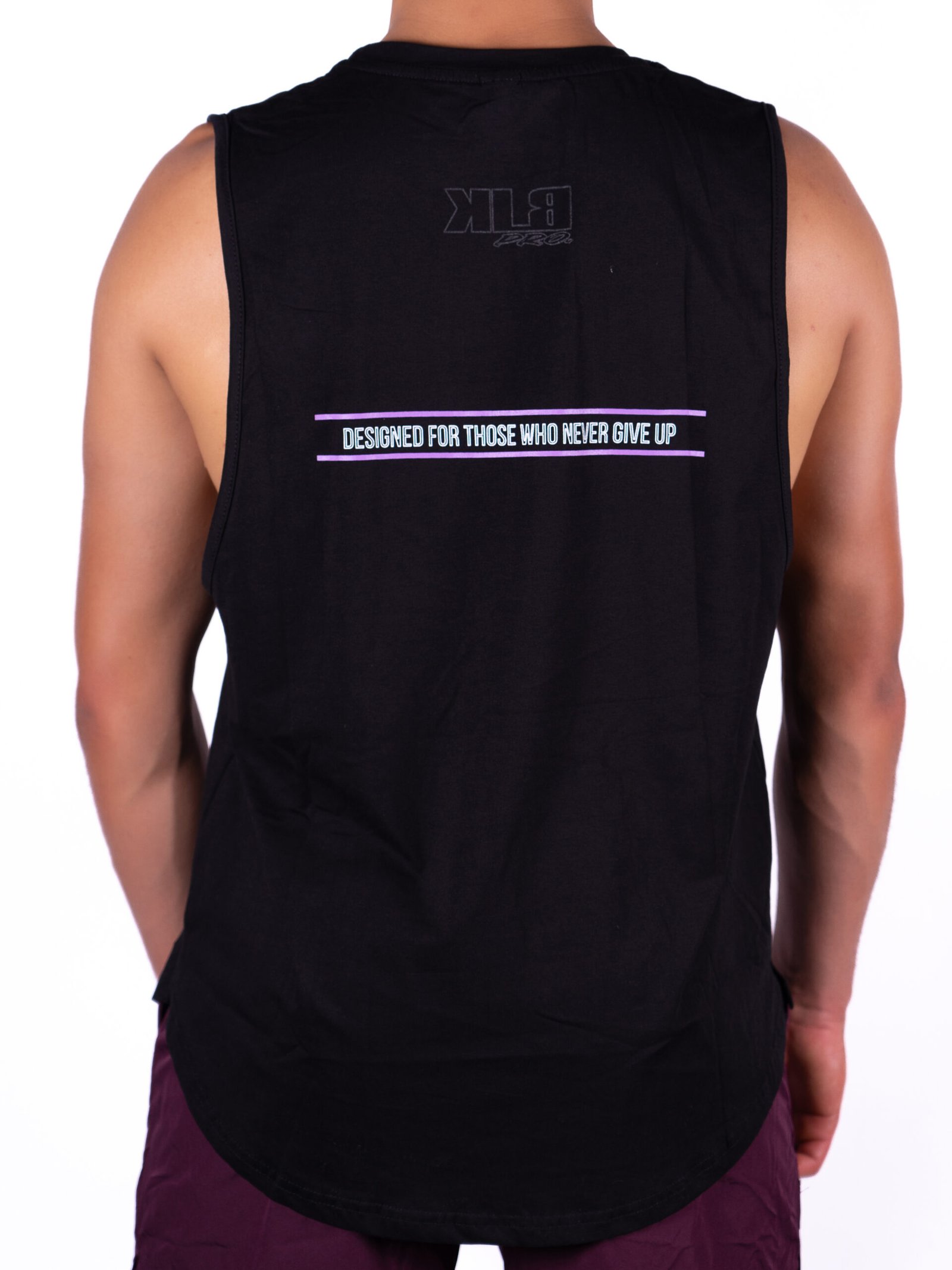 Camiseta PUMP Negra "Para los que nunca se rinden"